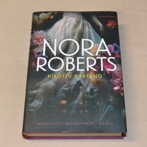 Nora Roberts Kirottu kartano
